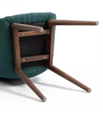 Chaise repas avec accoudoirs tissu vert emeraude pied chêne foncé - MALVA